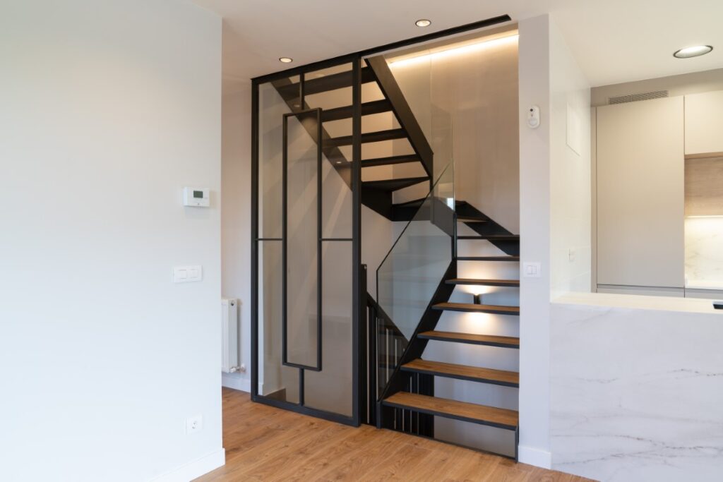 Fabricación de escaleras metálicas interiores y exteriores a medida en Bizkaia 1